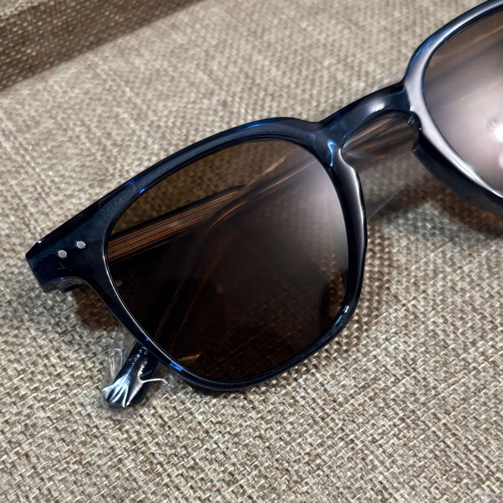 Stylish Blue Sunglasses - Picture 3 of 6